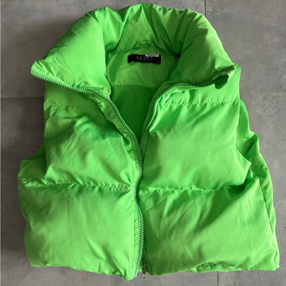 Akira Crop Puffer Vest | M - Picture 2 of 6